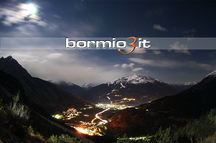 Panorama notturno di Bormio