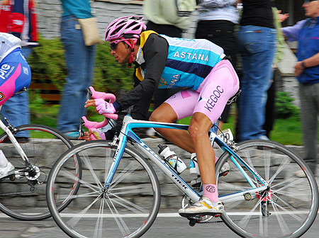 Alberto Contador in maglia rosa