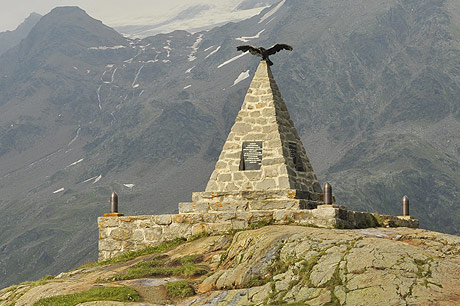 Monumento ai caduti sul Passo Gavia