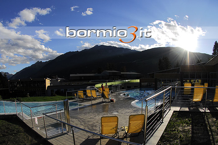 Immagine serale delle Terme di Bormio